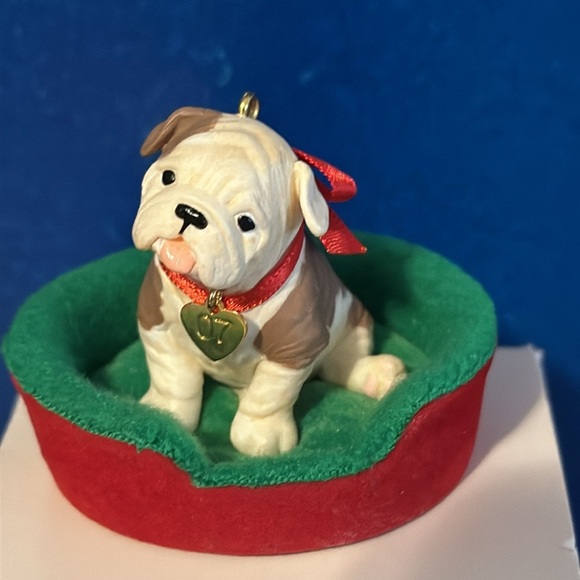 2007 HALLMARK KEEPSAKE Puppy Love Christmas Ornament BULLDOG #17 in Series - Picture 3 of 6